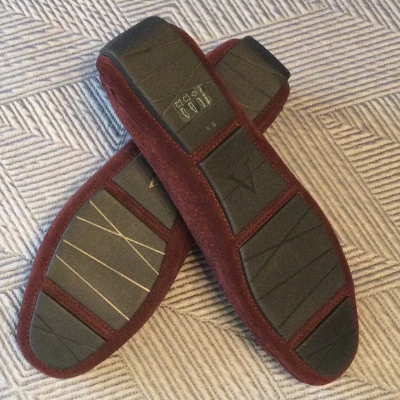 Aquatalia size 9.5 red (maroon) loafers for women. Condition is pristine. NWT - Picture 7 of 8